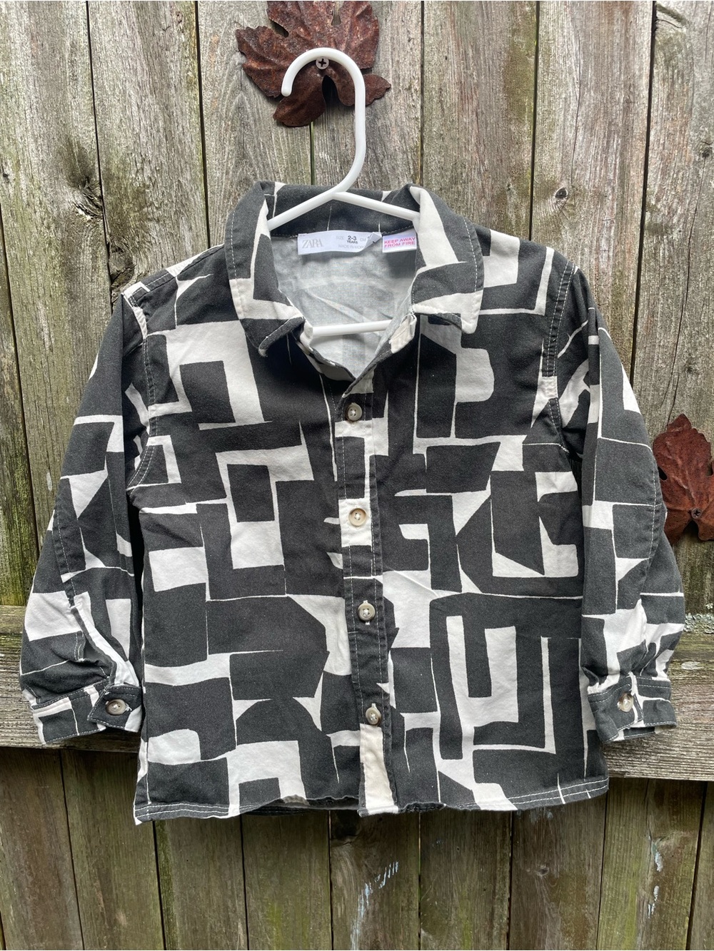 ZARA Kids Black & White Geometric Button-Up Shirt 2/3T